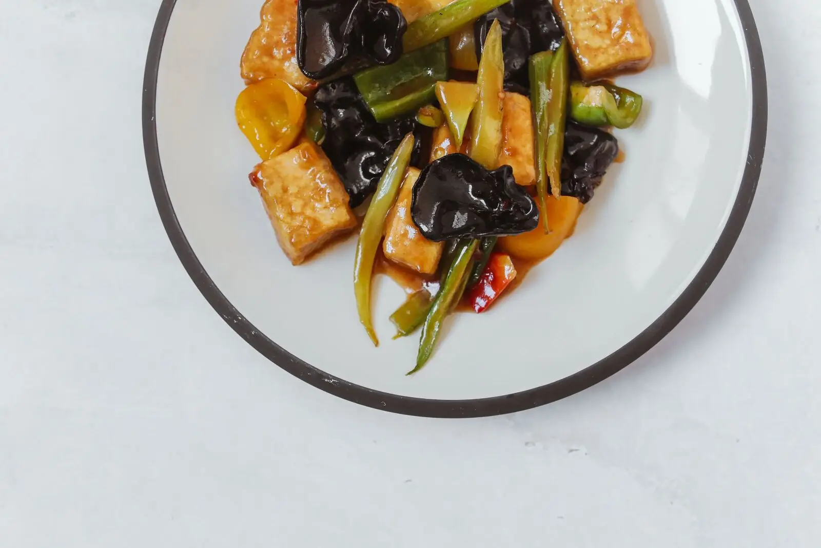 Tofu stir-fry with peppers, green beans and wood-ear mushrooms